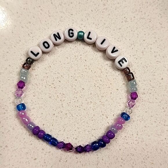 Taylor Swift Friendship Bracelet - Picture 1 of 2
